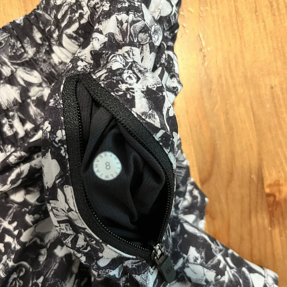 LULULEMON Womens TRACKER Shorts Size 8  Mash Up White Black 4in Inseam Lined